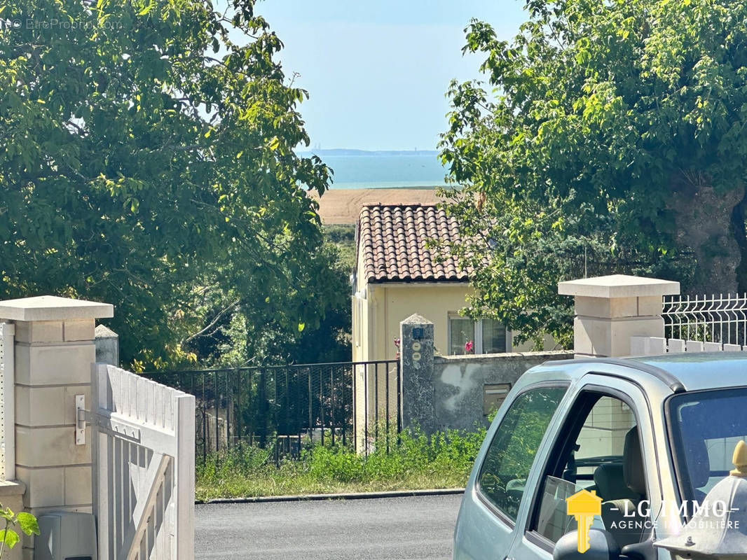 Maison à MORTAGNE-SUR-GIRONDE