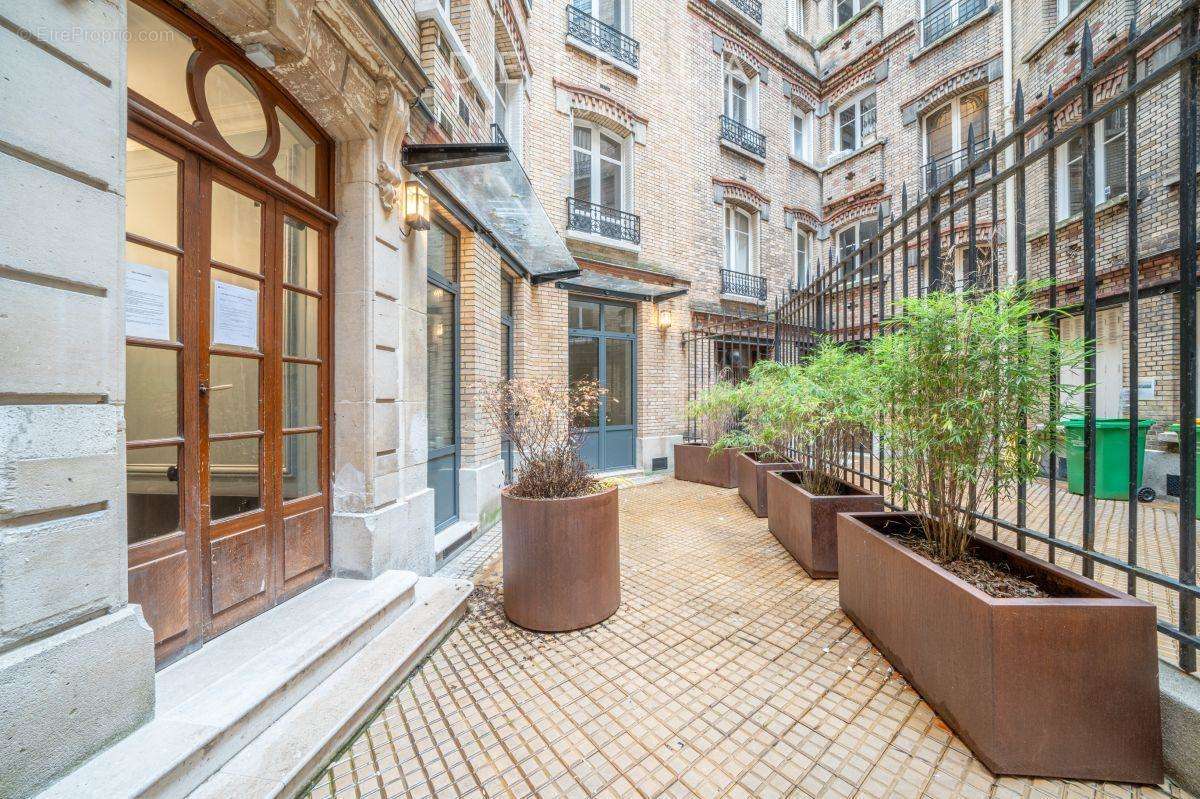 Appartement à PARIS-8E