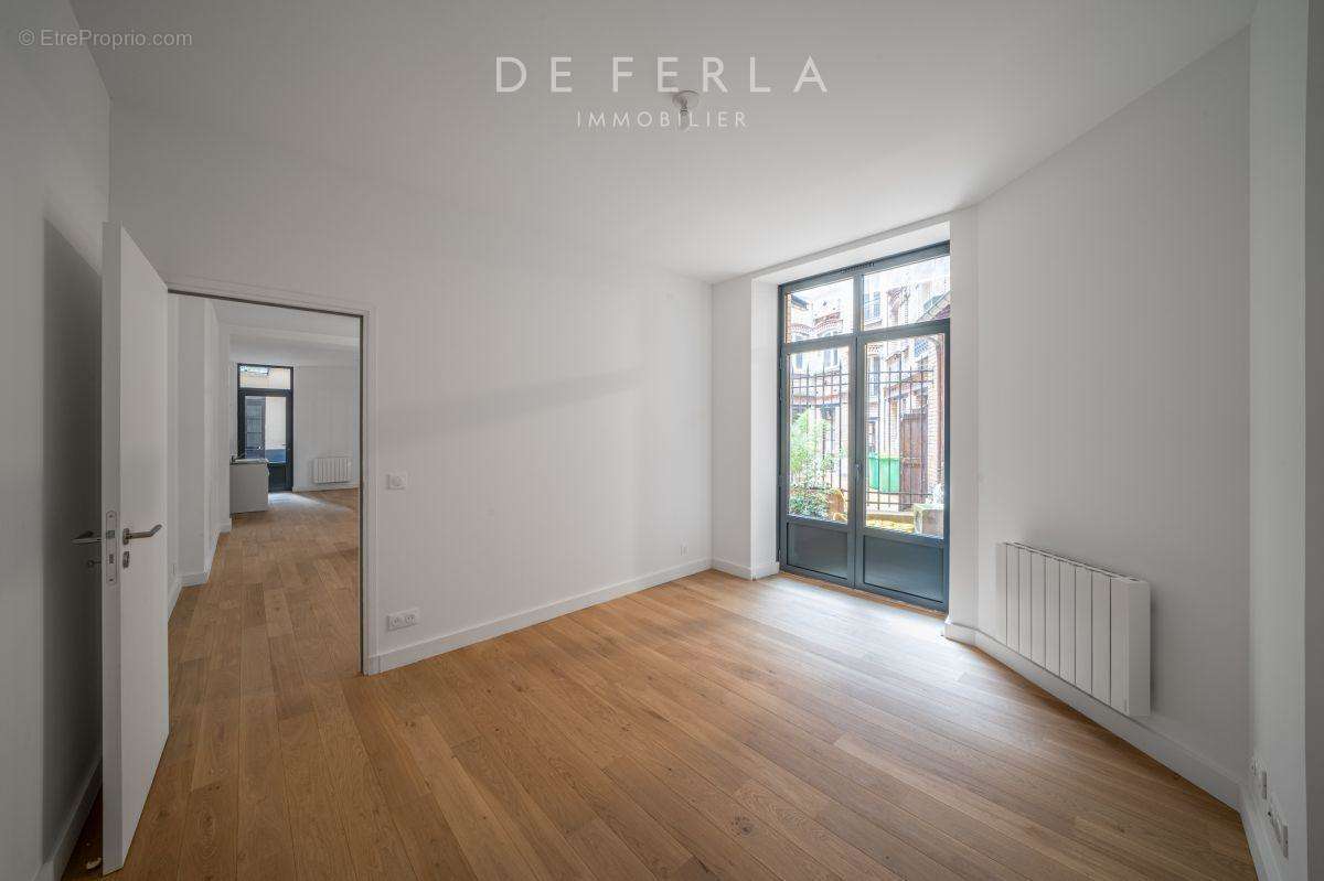 Appartement à PARIS-8E