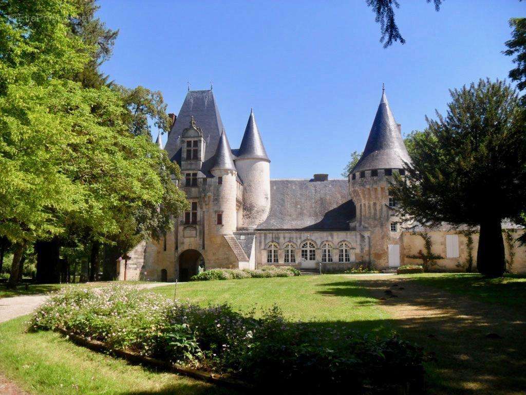 Maison à CHEF-BOUTONNE