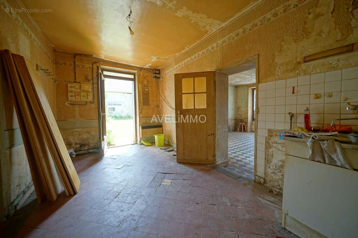 Maison à LA QUEUE-LES-YVELINES