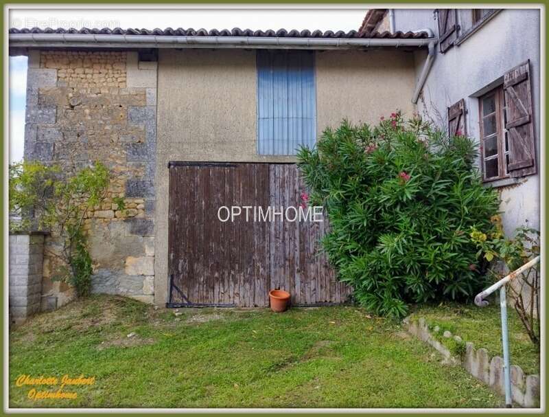 Maison à BARBEZIEUX-SAINT-HILAIRE