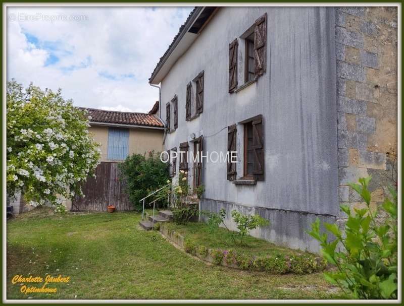 Maison à BARBEZIEUX-SAINT-HILAIRE