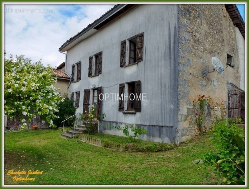 Maison à BARBEZIEUX-SAINT-HILAIRE