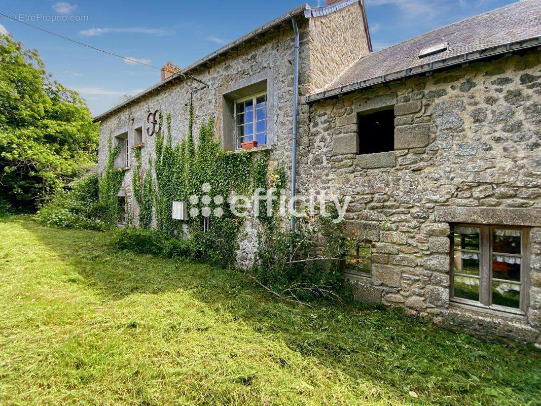 Maison à COMMER