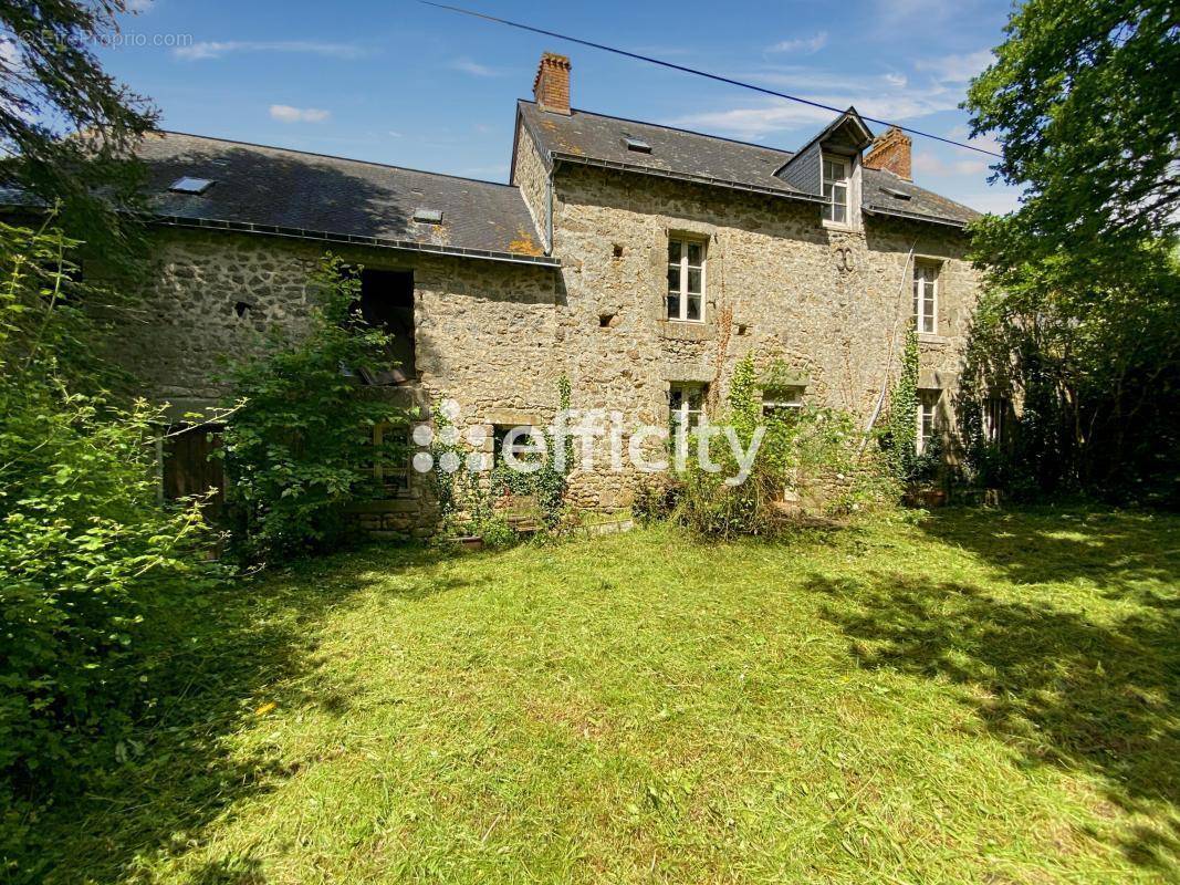 Maison à COMMER