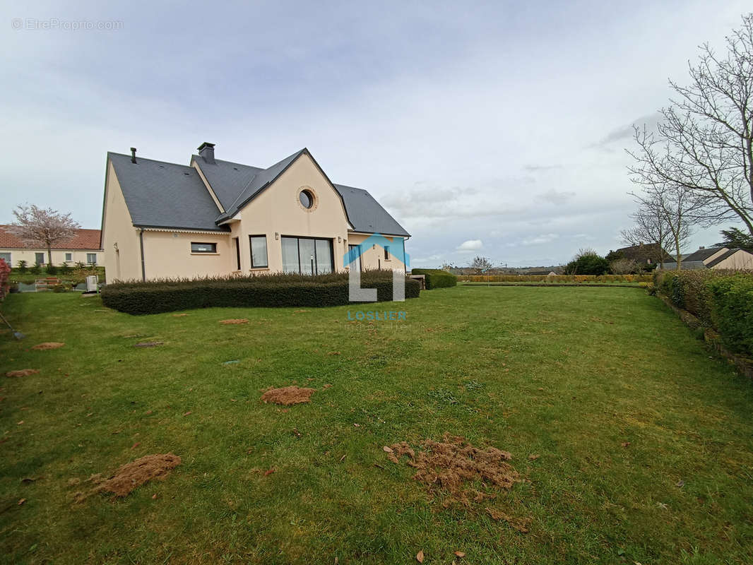 Maison à TESSY-SUR-VIRE