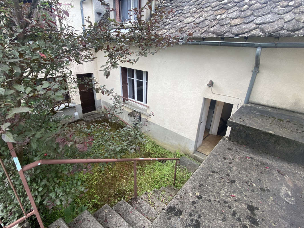 Maison à SAINT-MARTIN-LA-MEANNE