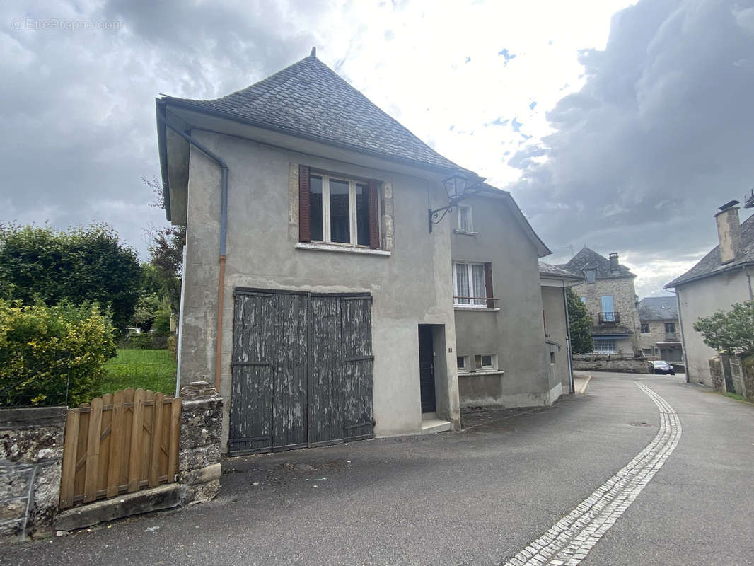 Maison à SAINT-MARTIN-LA-MEANNE