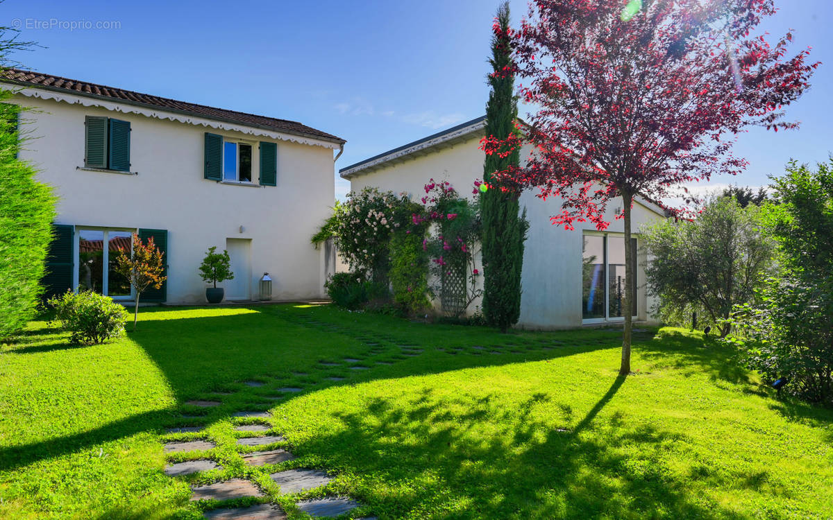 Maison à SAINT-CYR-AU-MONT-D&#039;OR