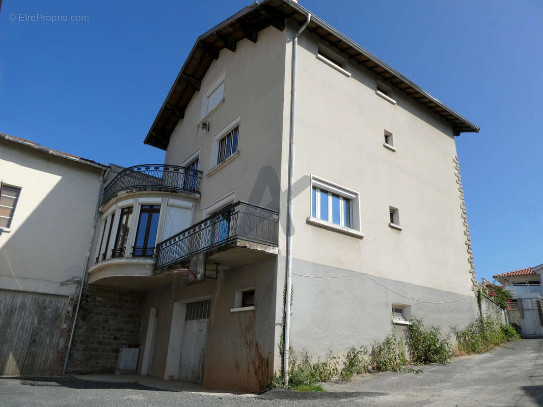 Maison à SAINT-LAURENT-DE-CHAMOUSSET