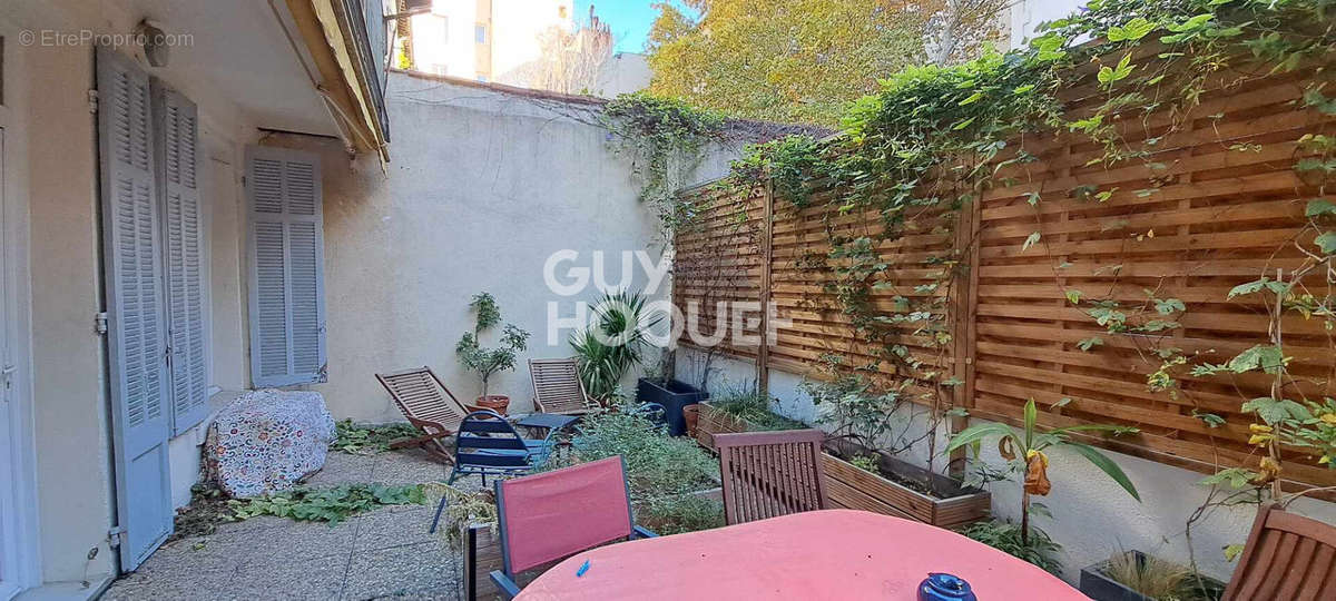 Appartement à MARSEILLE-4E