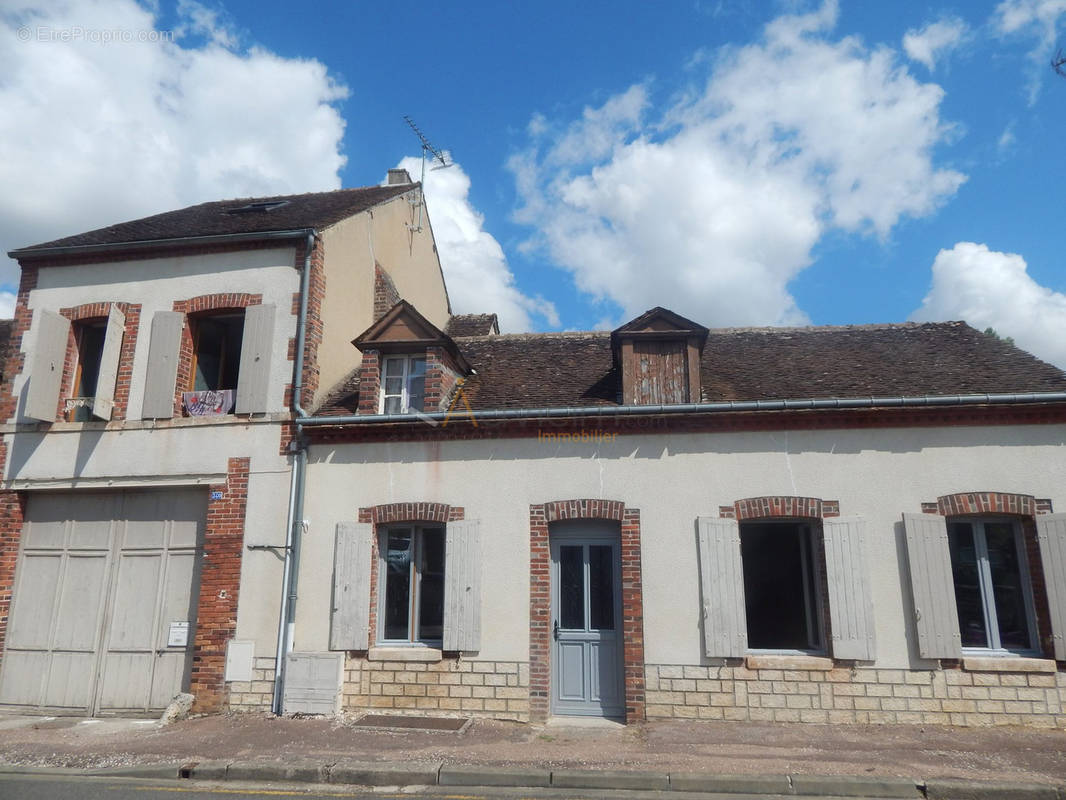 Maison à GY-LES-NONAINS