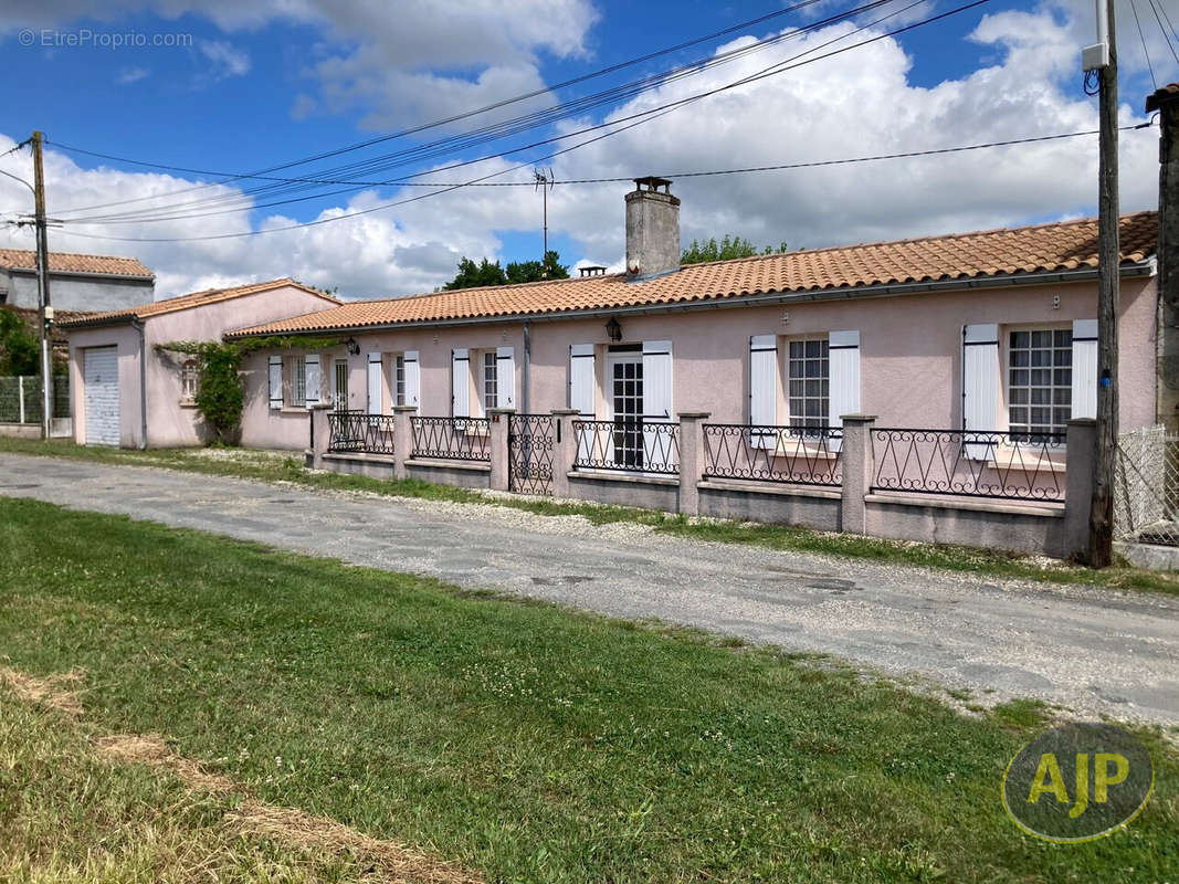 Maison à SAINT-SEURIN-DE-CADOURNE