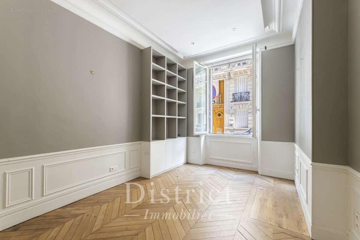 Appartement à PARIS-8E