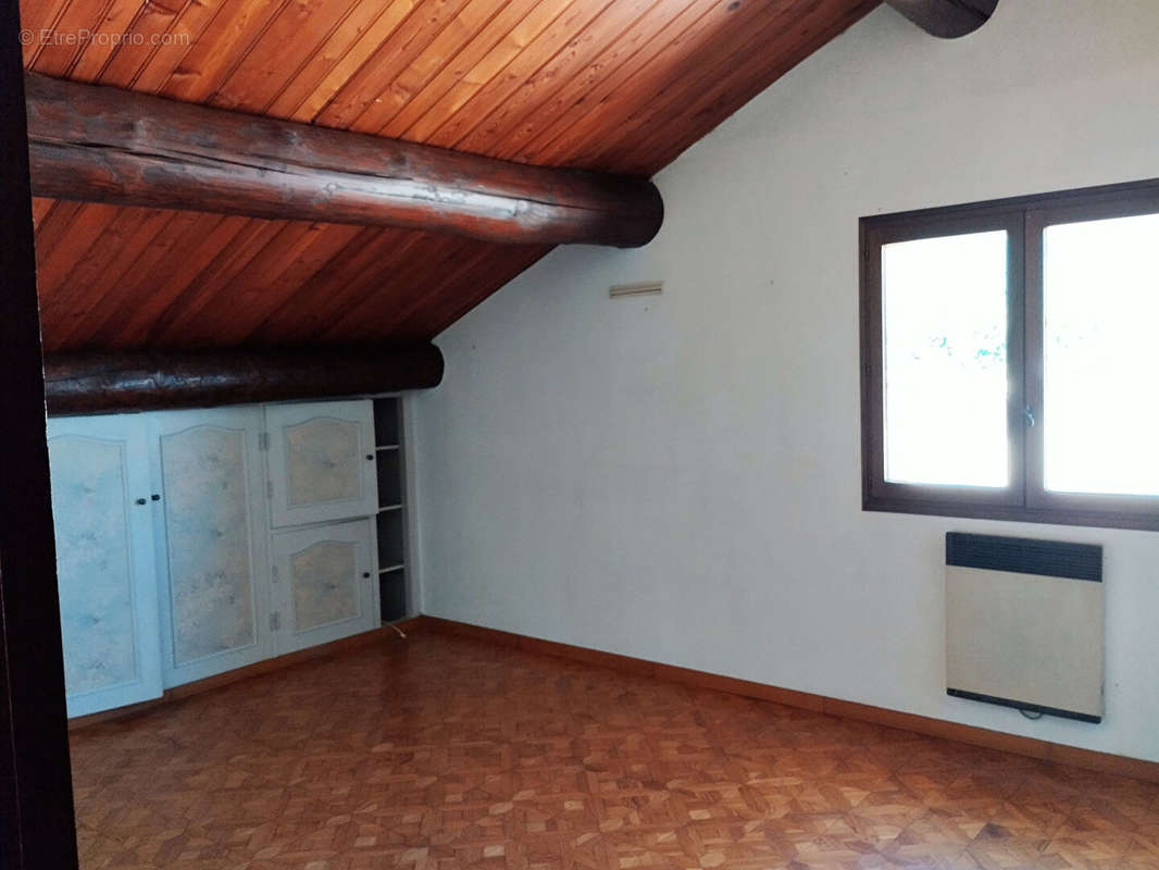 Appartement à LARAGNE-MONTEGLIN