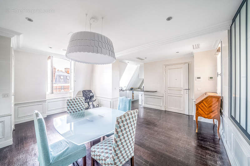 Appartement à PARIS-7E