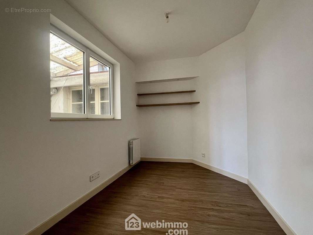 Bureau de 8m², idéal pour une chambre d&#039;appoint - Appartement à VERDUN