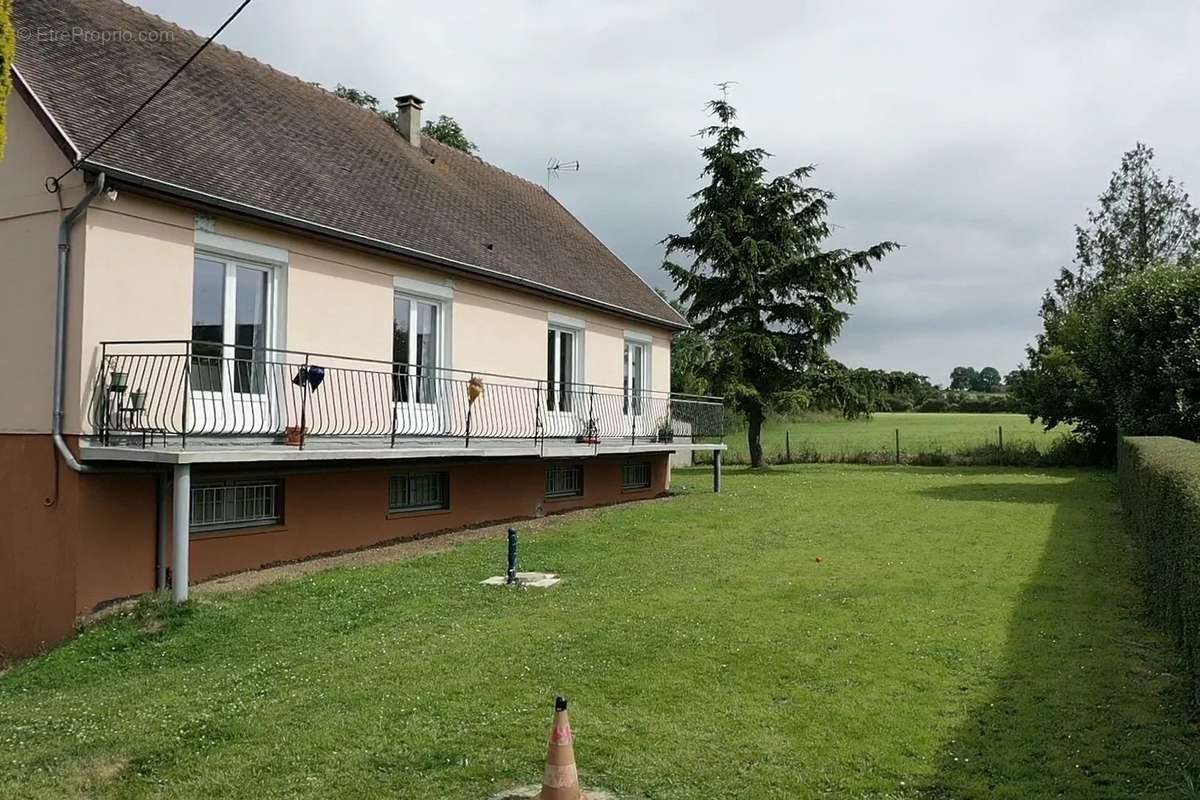 Maison à SAINT-PIERRE-SUR-DIVES