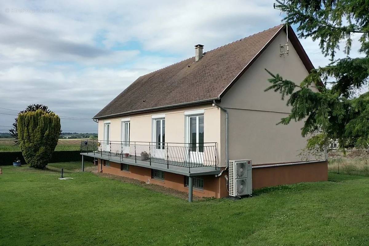 Maison à SAINT-PIERRE-SUR-DIVES