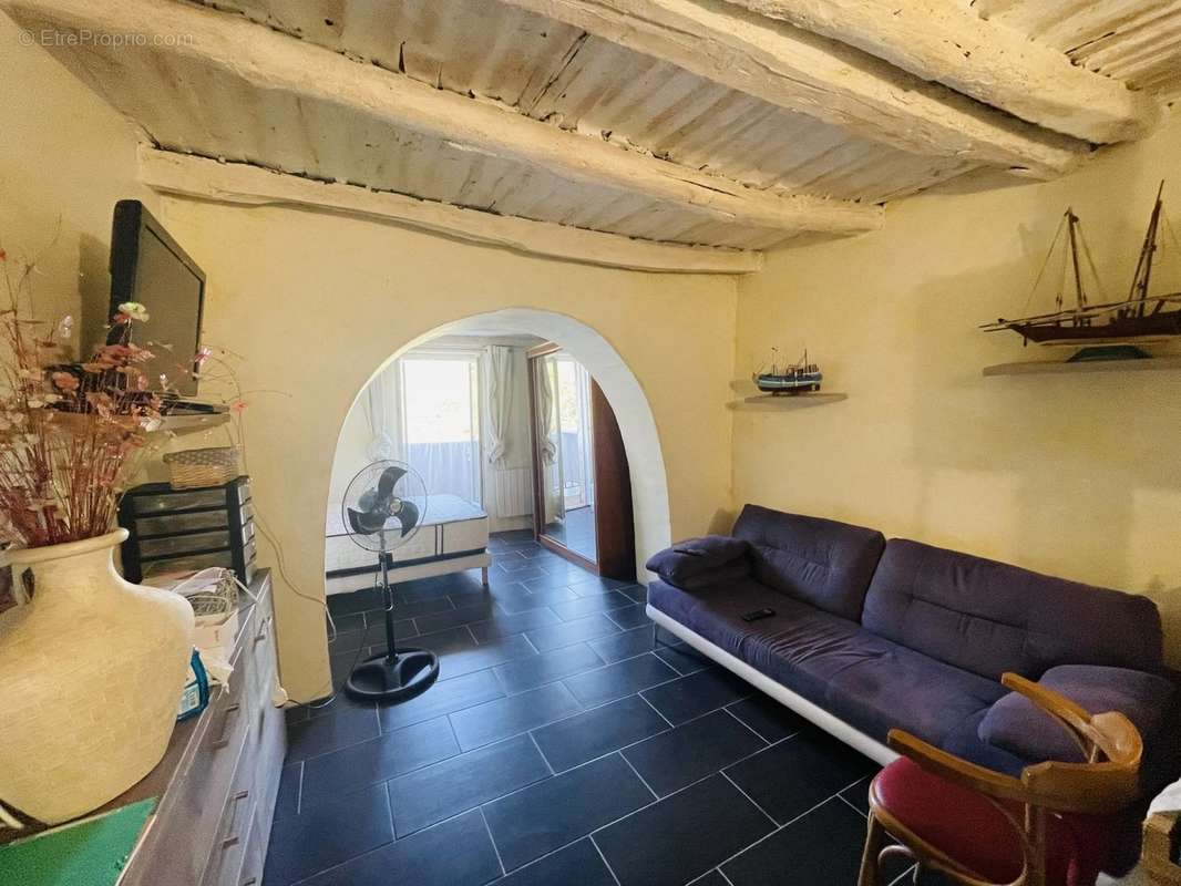 Appartement à CONTES