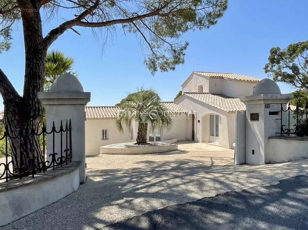 Maison à ROQUEBRUNE-SUR-ARGENS