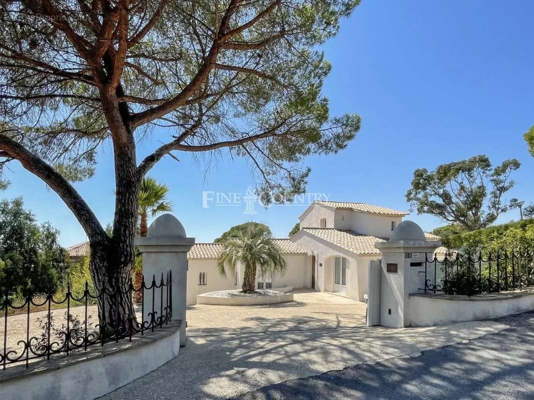 Maison à ROQUEBRUNE-SUR-ARGENS