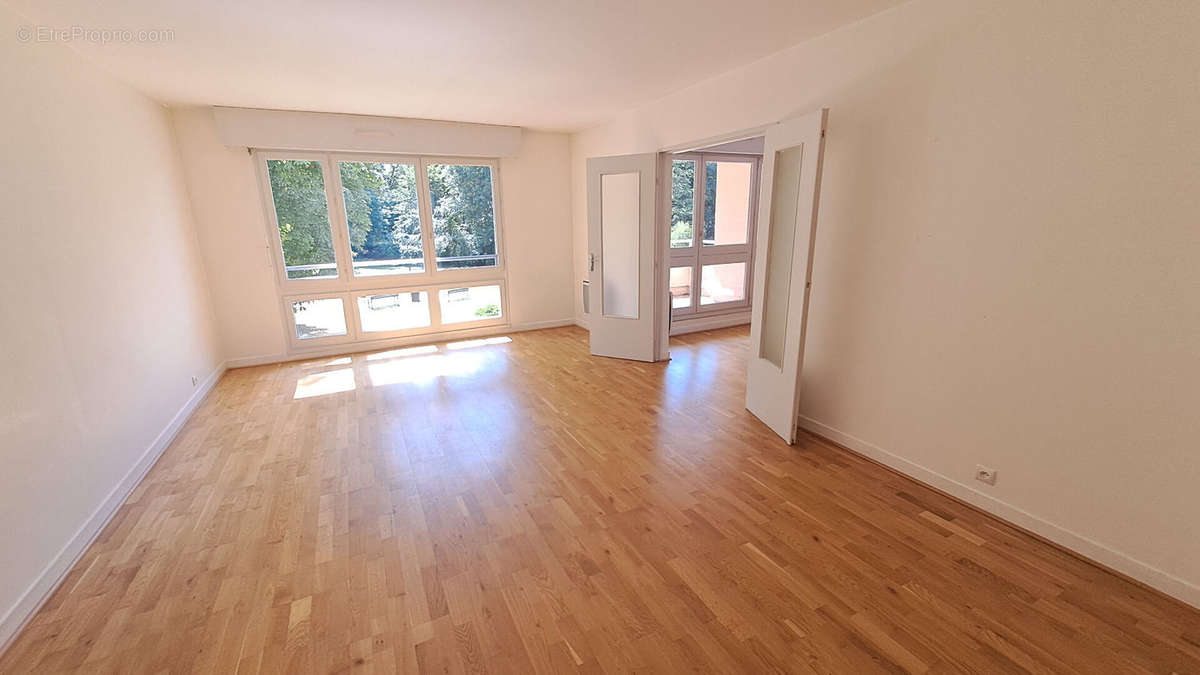 Appartement à SAINT-REMY-LES-CHEVREUSE