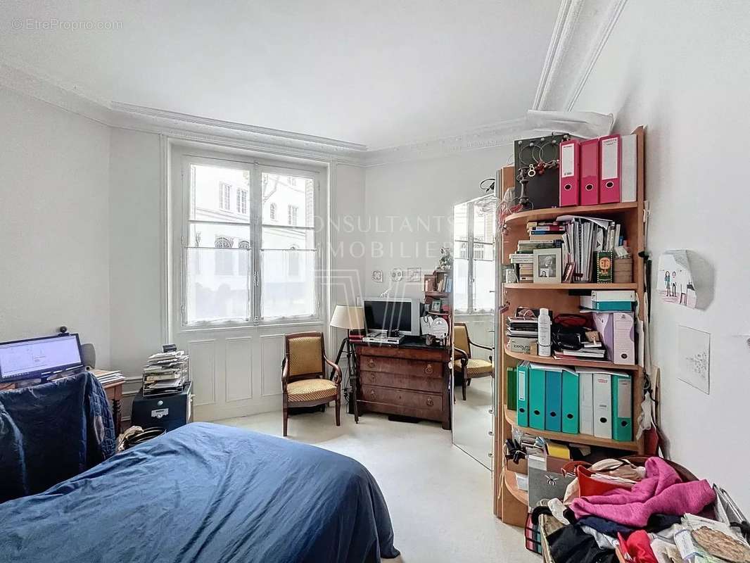 Appartement à NEUILLY-SUR-SEINE