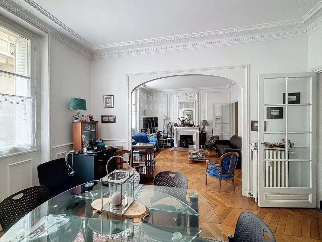 Appartement à NEUILLY-SUR-SEINE