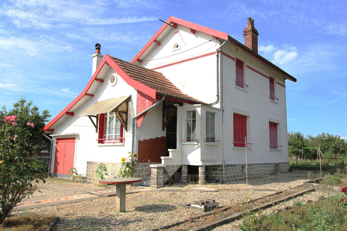 Maison à LOUZE