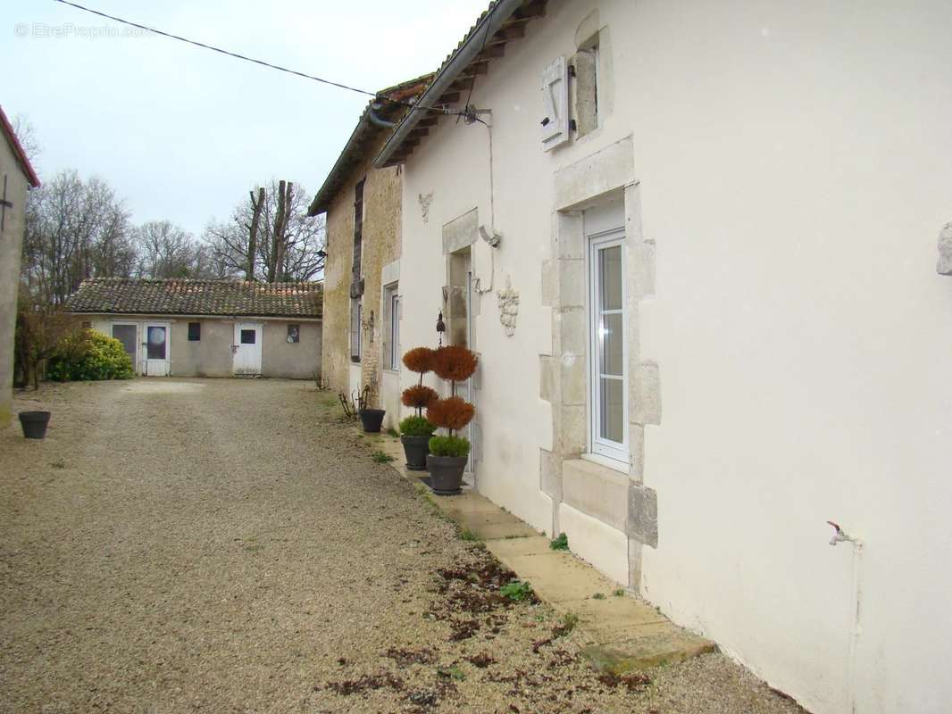 Maison à USSON-DU-POITOU