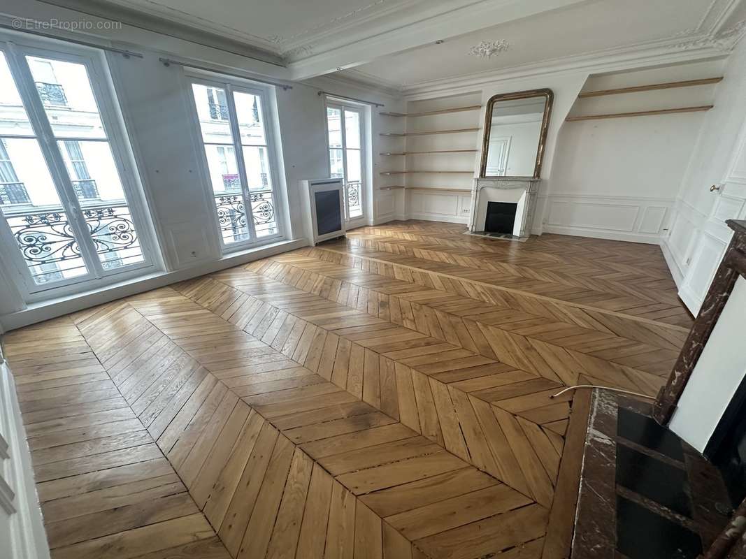 Appartement à PARIS-8E