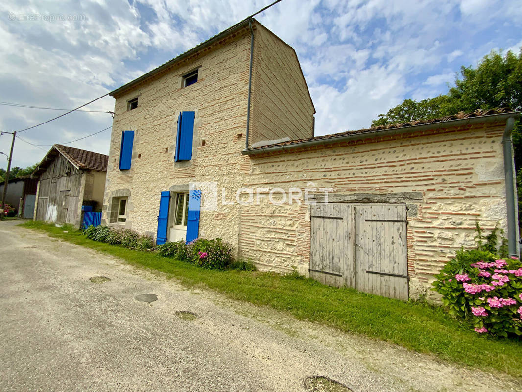 Maison à FEUGAROLLES