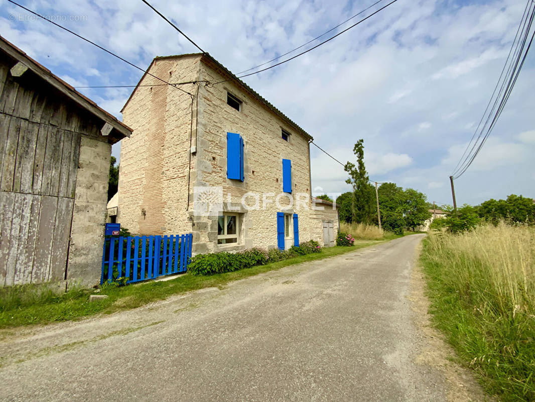 Maison à FEUGAROLLES