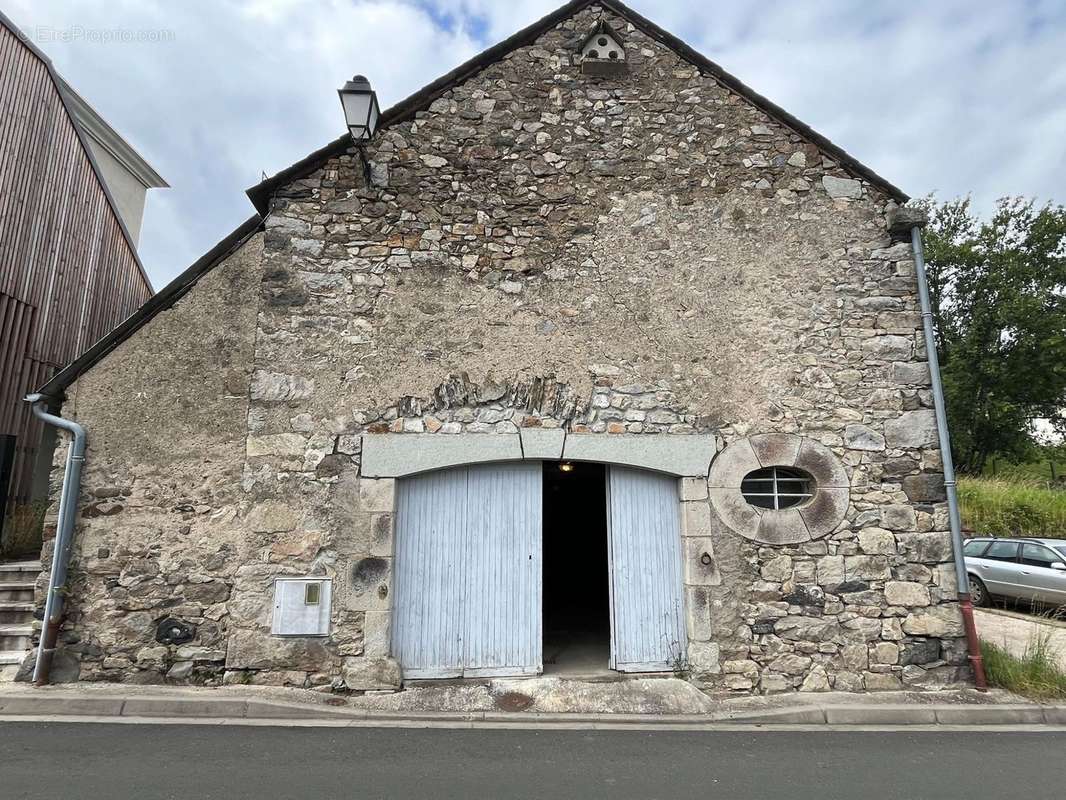 Commerce à SAINT-ETIENNE-DE-CHOMEIL