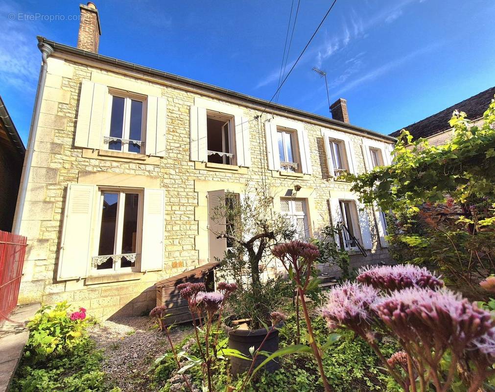 Maison à LOCHES-SUR-OURCE