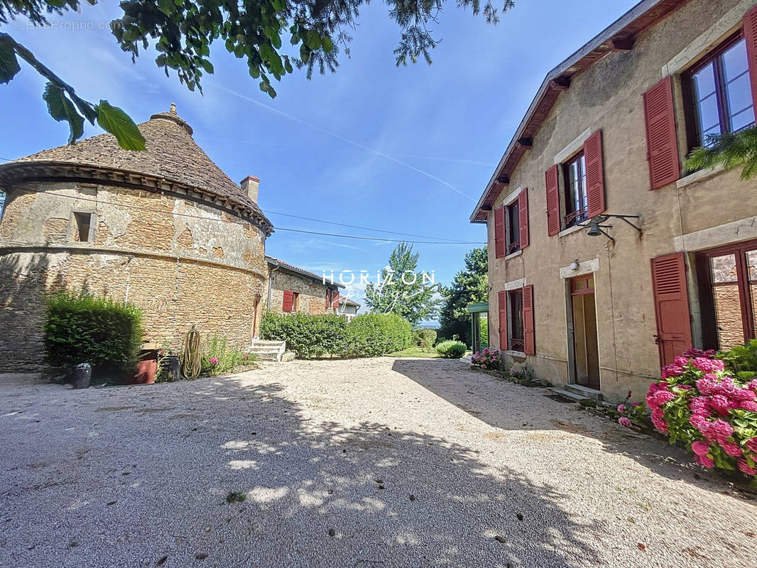 Maison à CHARNAY-LES-MACON