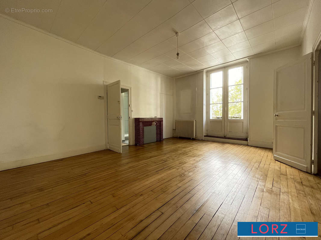 SALON - Appartement à BOURGES