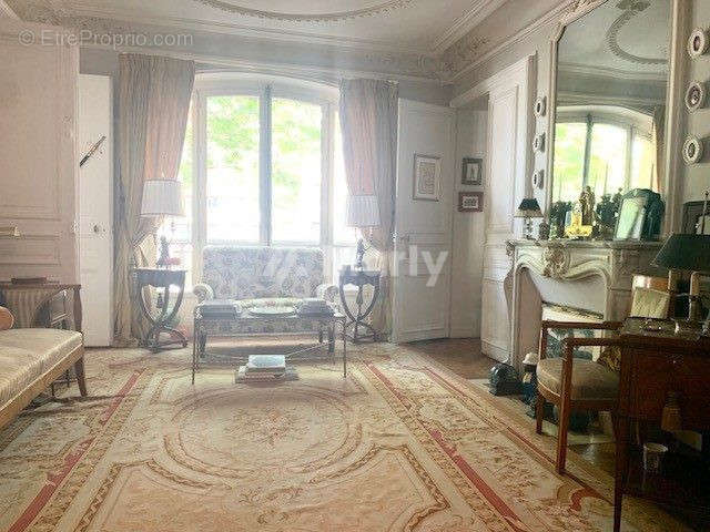 SALON - Appartement à NEUILLY-SUR-SEINE