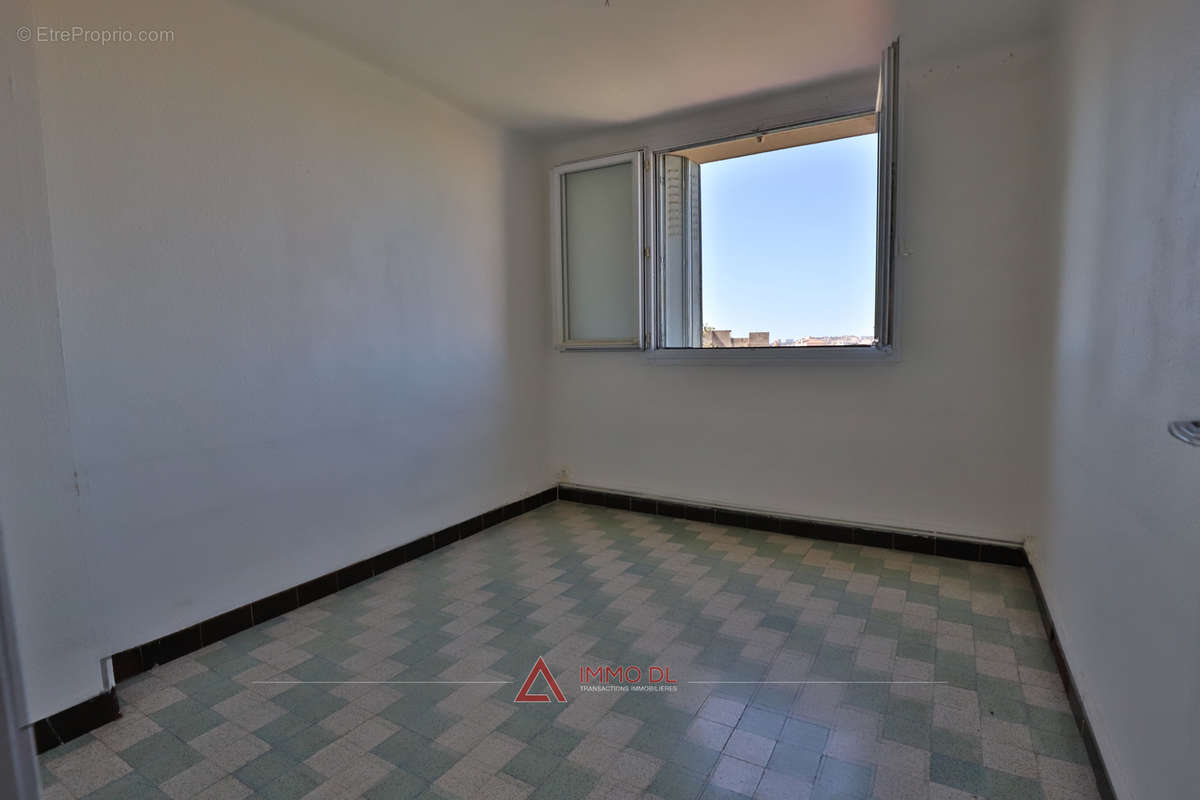 Appartement à MARSEILLE-4E