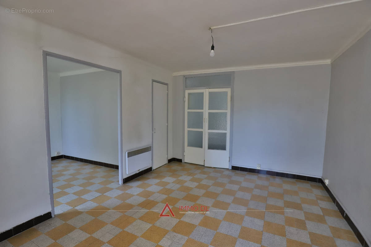 Appartement à MARSEILLE-4E