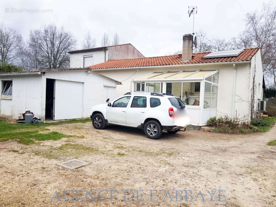 Maison à FONTCOUVERTE