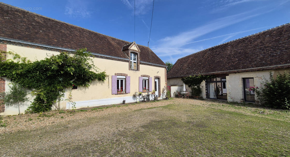 Maison à THIRON-GARDAIS