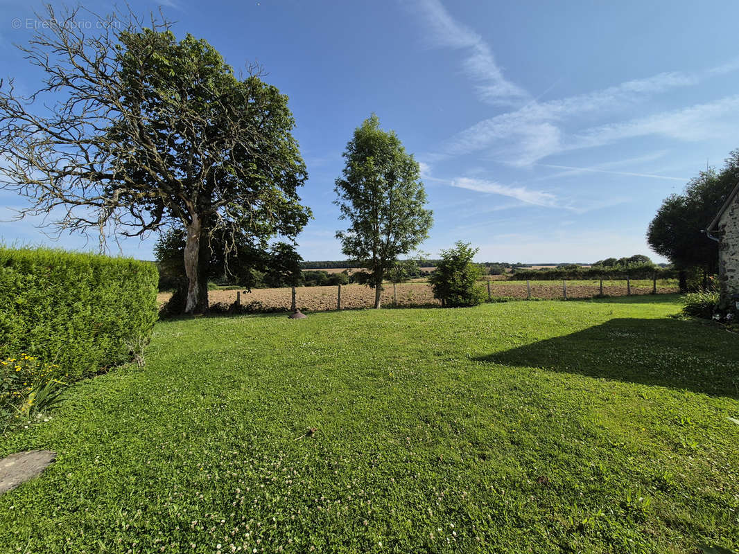 Maison à THIRON-GARDAIS