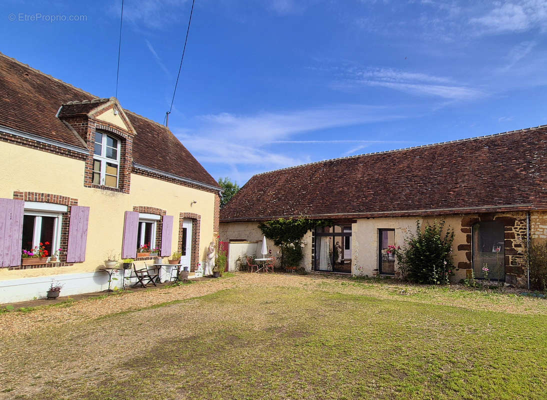 Maison à THIRON-GARDAIS