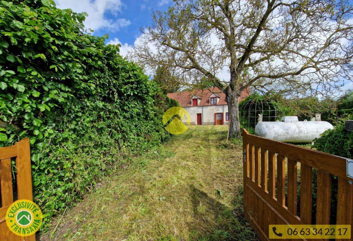 Maison à LA GUERCHE-SUR-L&#039;AUBOIS