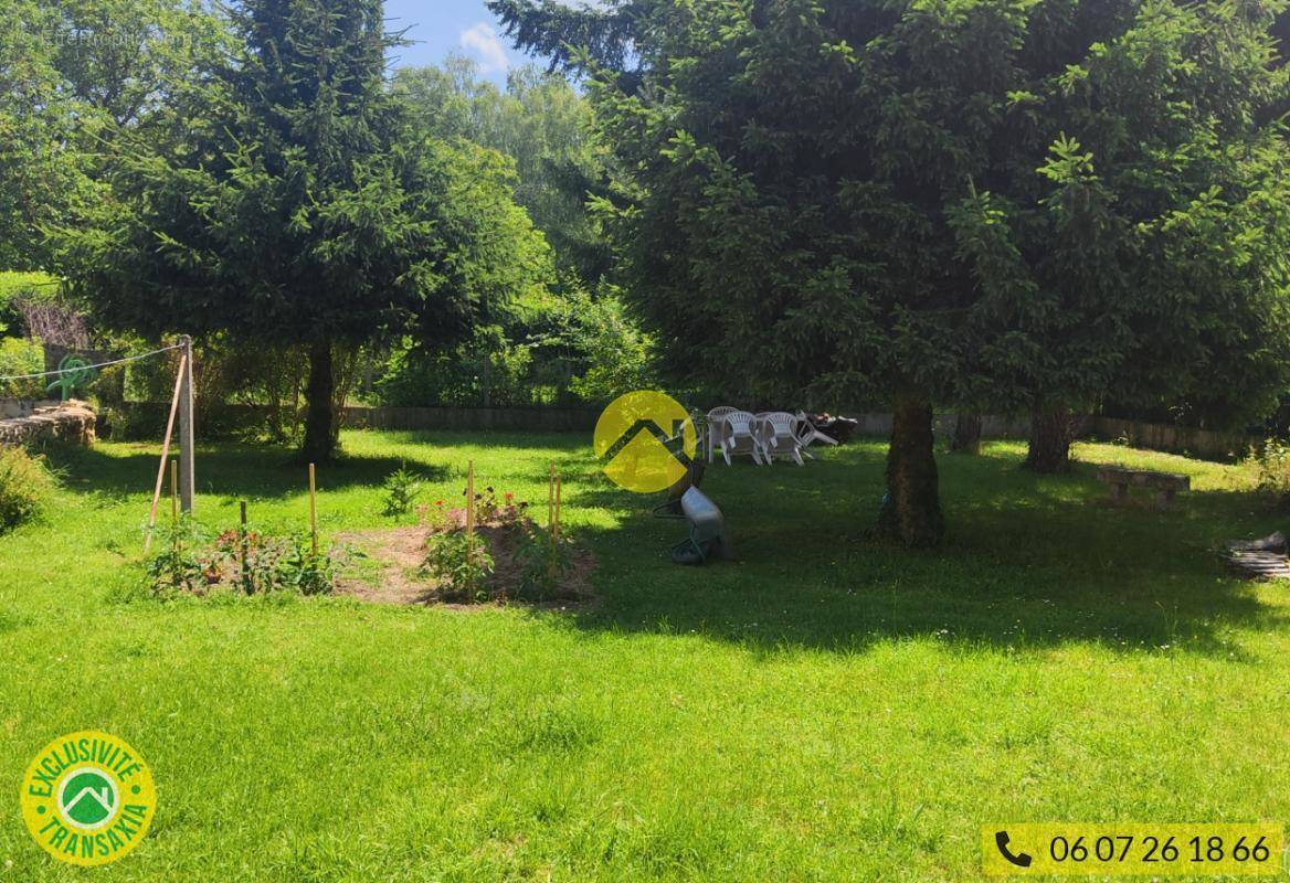 Terrain à LA GUERCHE-SUR-L&#039;AUBOIS