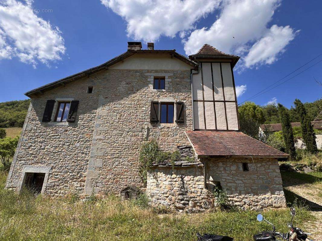 Maison à MARCILHAC-SUR-CELE