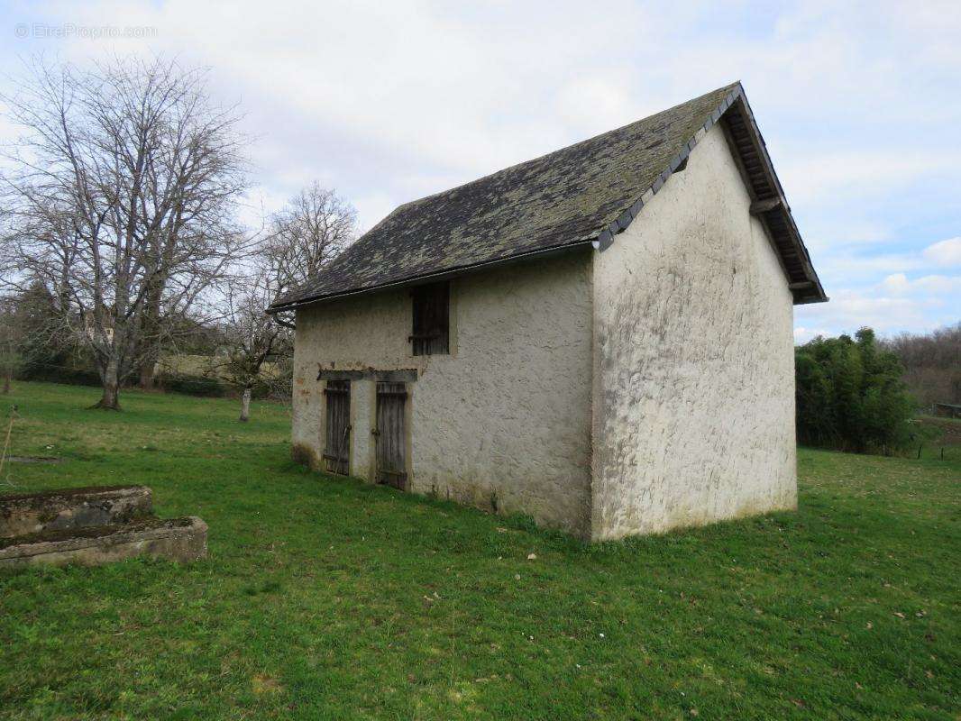 Maison à SAINT-CYR-LES-CHAMPAGNES